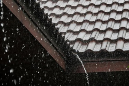 Probl&egrave;mes d'&eacute;tanch&eacute;it&eacute; des toitures &agrave; Oyonnax, comment les r&eacute;soudre ?